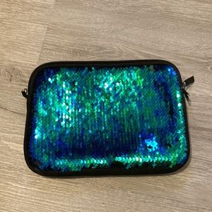 Reversible sequence makeup bag
